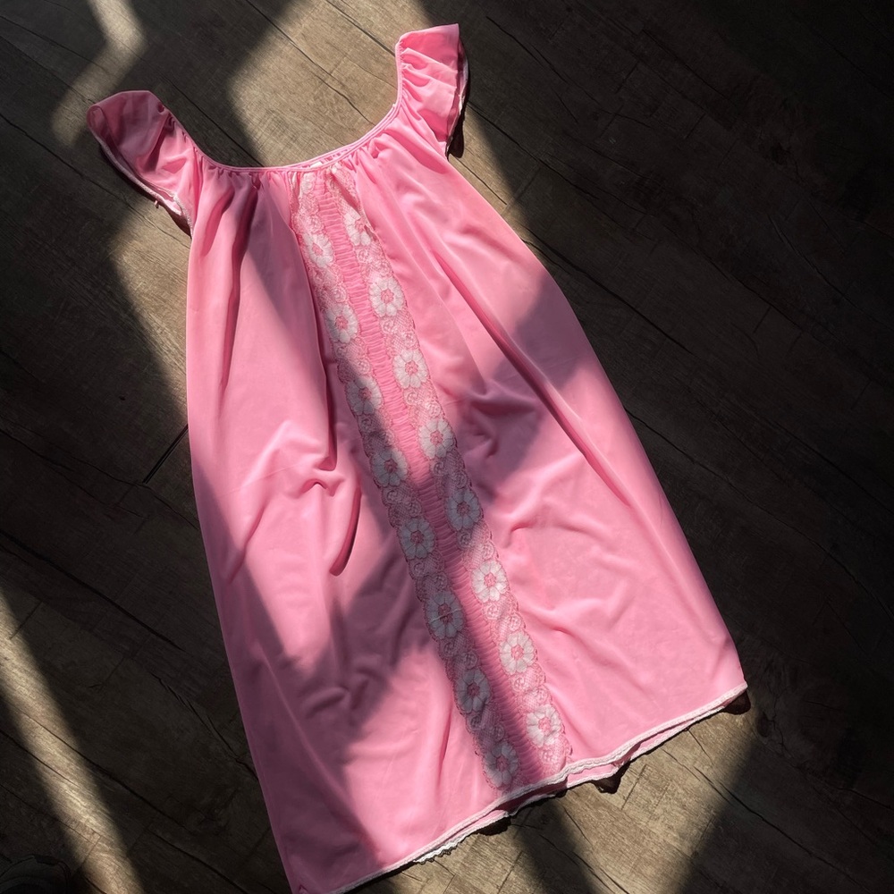 Vintage 1960s 1970s Floral Pink Lace Detail Nightie